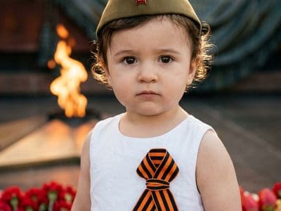 Фото с георгиевской лентой — создание снимка через нейросеть